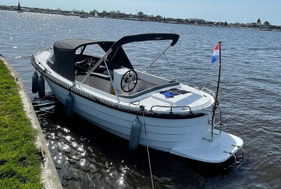 Luxury-Sloep-Verhuur-friesland