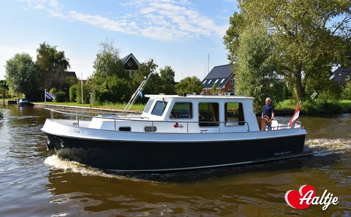 Yachtcharter-Leeuwarden-motorjacht-voor-2-personen