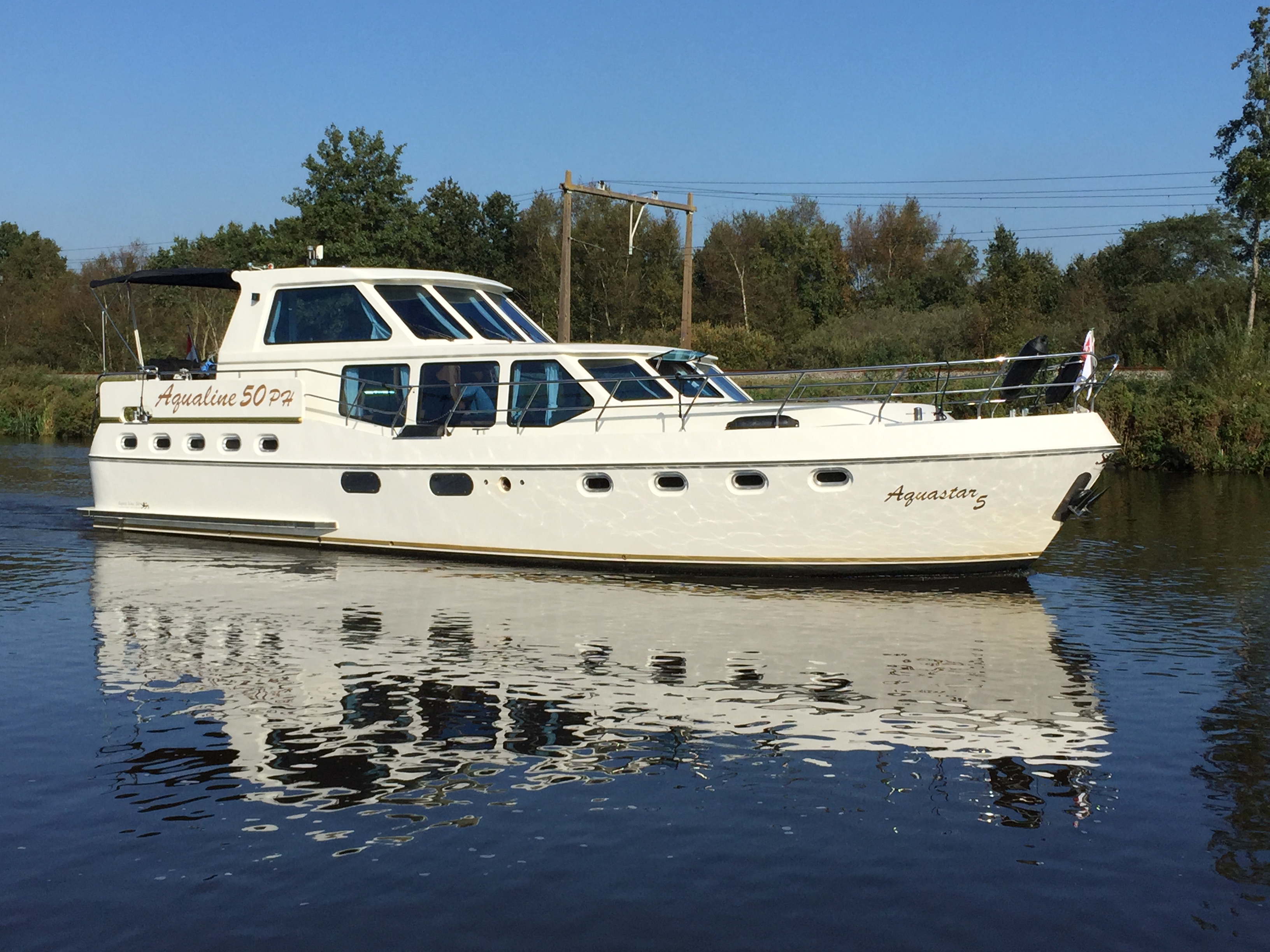 Aquastar-5-verhuurd-door-Yachtcharter2000-te-Heerenveen