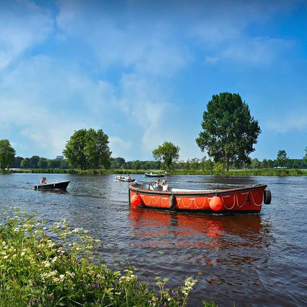 Dagje Friesland? Ga voor een boottocht met aansluitend een fietstocht